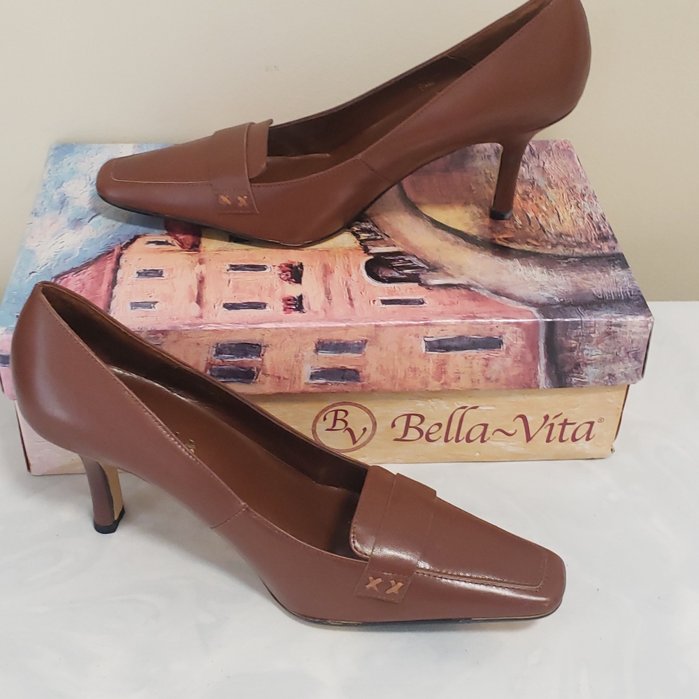 Bella Vita Women's Tan Heels